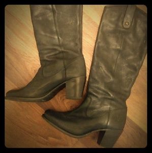 EXCELLENT condition Frye boots Women's size 8